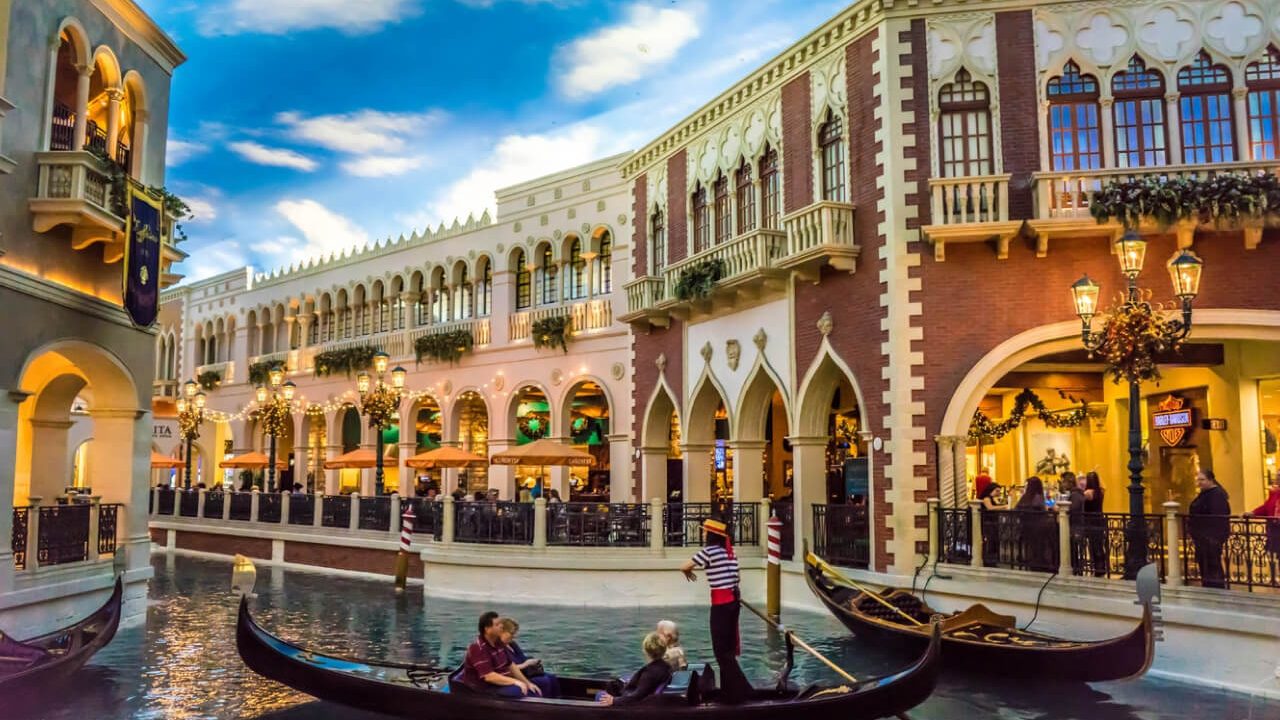 Europe Airports Prepare for Busiest-Ever Christmas Travel Season