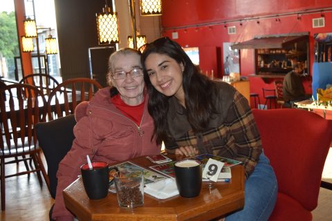 Adelina Valencia y Sabrina Canizalez.