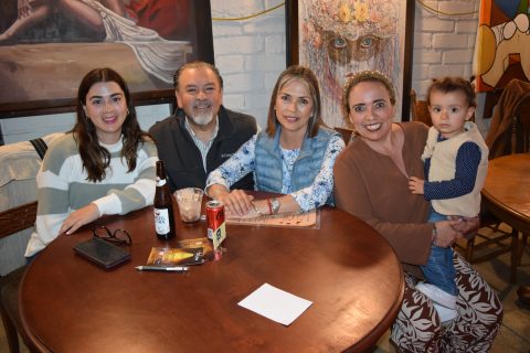Mariela De la Parra, Isaac López, Mirna Marmolejo, Mónica Marmolejo e Isabella.
