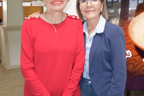 María Elena Muñoz y Edith Carrillo.