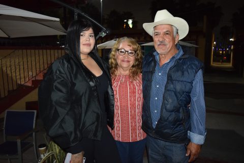 Arlette Calleros, Teresa Martínez e Ismael Calleros.