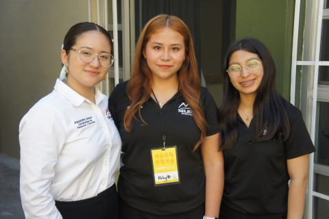 Alejandra Jasso, Abby y Sherling Navarro.