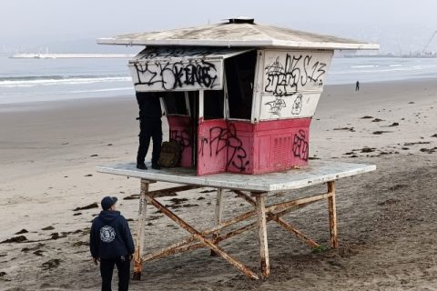 Prenden fuego a caseta salvavidas