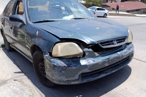 El auto responsable del accidente con el Camaro.