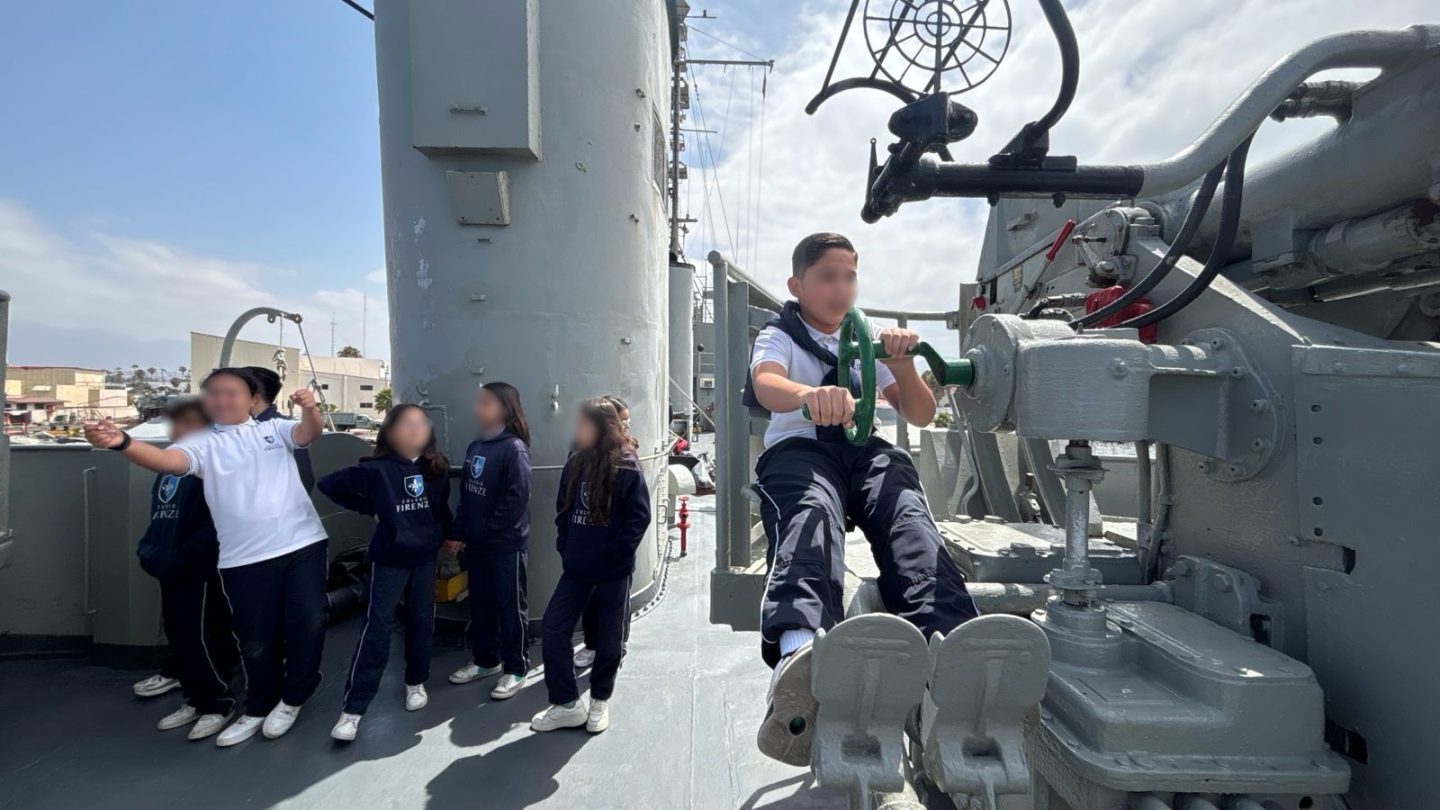 Conocen estudiantes sede de Segunda Zona Naval de Ensenada
