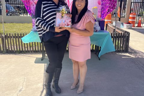 Con divertidas dinámicas, las madres fueron acreedoras a diferentes premios.