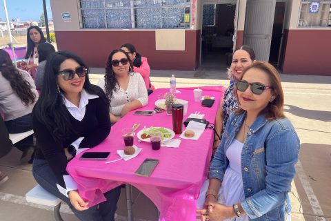 Las mamás de los alumnos de la primaria “Alejandrina García Sánchez” celebraron el Día de las Madres. 