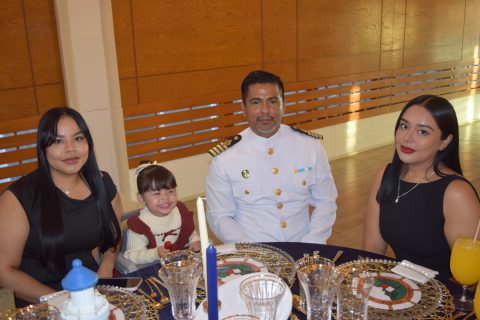 Aleida Briseño, Mia, Capitán Jesús Hernández García y Michelle Briseño. 