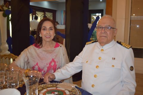Carmen Cisneros Mere y el Capitán Fernando Ramírez Martínez. 