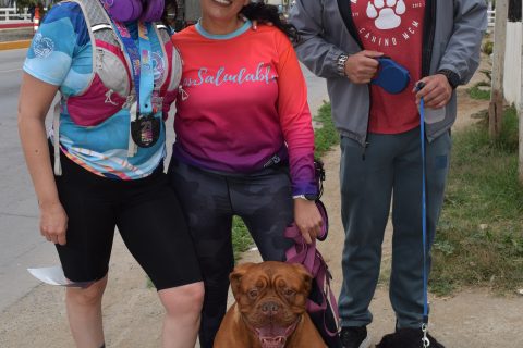 Diana Jiménez, Blanca Jiménez, Juan Carlos Zuñiga y los perritos Pepper y Bruno.