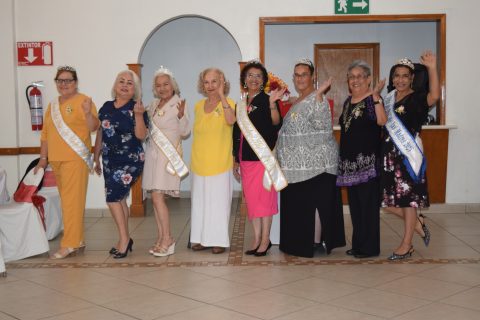 Las reinas del Día de las Madres de distintos años posaron para la cámara de VIDA.