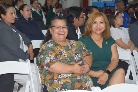 Celmira Castro y Erika Robles.
