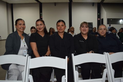 Magaly Bojorquez, Perla Madrigal, Alejandra López, Denisse Erika y Victoria Choza.