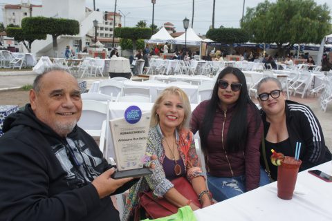 Roberto Hernández, Lupita Flores, Lupita Ferreira y Maneli Gutiérrez.