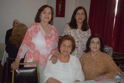 Silvia Félix, Irma González, Eva González y María Elena González. 