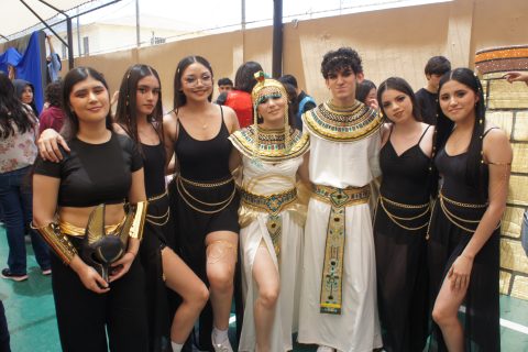 Alexa, Alisé, Karely, Linet, Christian, Nirvana y Ariana.