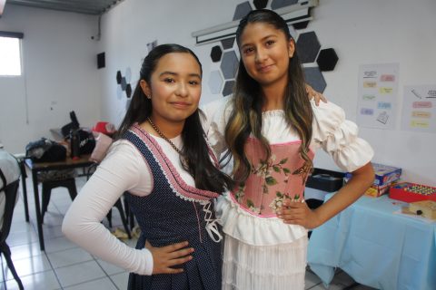 Milena e Isabela.Leo, Raúl y Lenin.