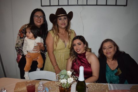 Oyuky Moroyoki, Julieta, Adriana Hernández, Michelle Hernández y Dolores Hernández.