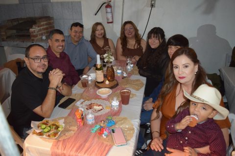 La familia Barboza acompañó a los recién casados.
