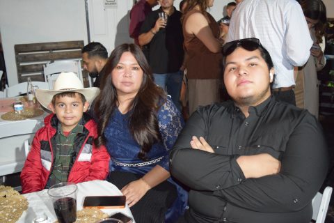 Jesús, Guadalupe Olmos y Antonio Olmos.
