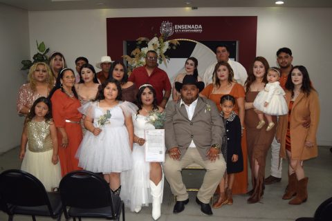 La pareja estuvo acompañada de sus familiares.