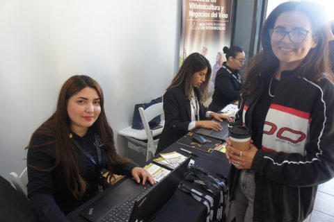 Jessica Ruelas y Carolina Saldívar.