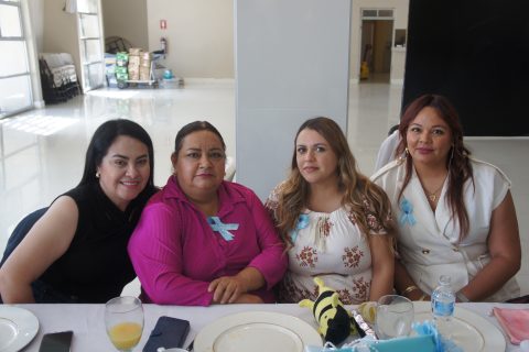 Estela, Linda, Gabriela y Teddy.