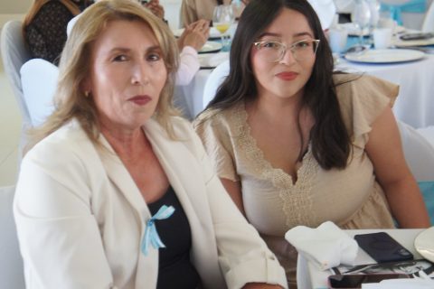 Verónica Alvarado y Leslie Arce.