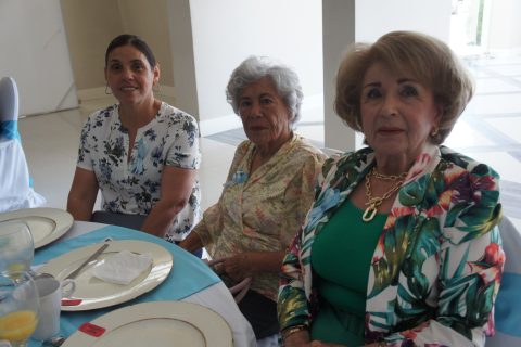 Audelia Alvarado, Evangelina de Olivas y Blanca de Magaña.