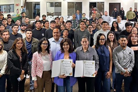 Las ponentes compartieron sus experiencias con la comunidad estudiantil.