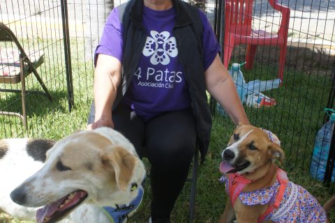 Silvia Salmón junto a Eros y Alana.