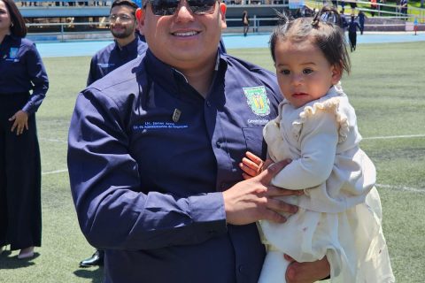 Javier Arce celebró junto a su pequeña hija.