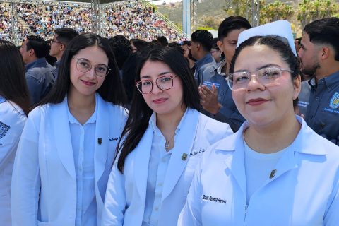 Jenniffer Aguirre, Valeria Lemus y Elizabeth Plasencia.
