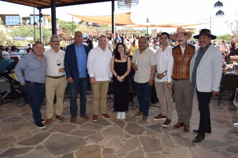 Humberto Valdez, Enrique Rivera, Julio Salinas, Miguel Ángel Badiola, Lizzeth Pacheco, Marco Estudillo, Luis Novelo, Roberto Lyle y Francisco Bazán inauguraron la primera Viñada de 2026.