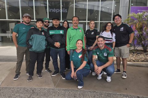 En familia y con amigos, aficionados asistieron a las salas de cine para ver el primer partido de México en el Mundial 2026.
