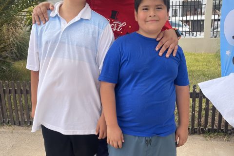 Raúl Sigala junto a sus hijos Emilio y Eduardo.