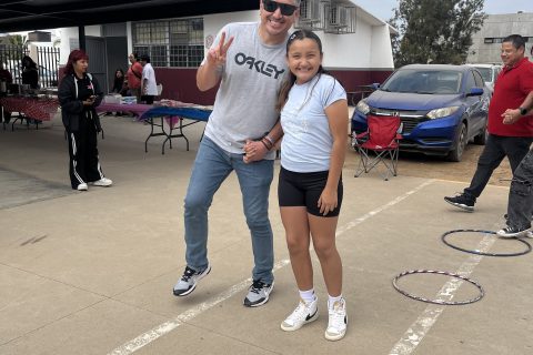 El señor Felix González y Romina.