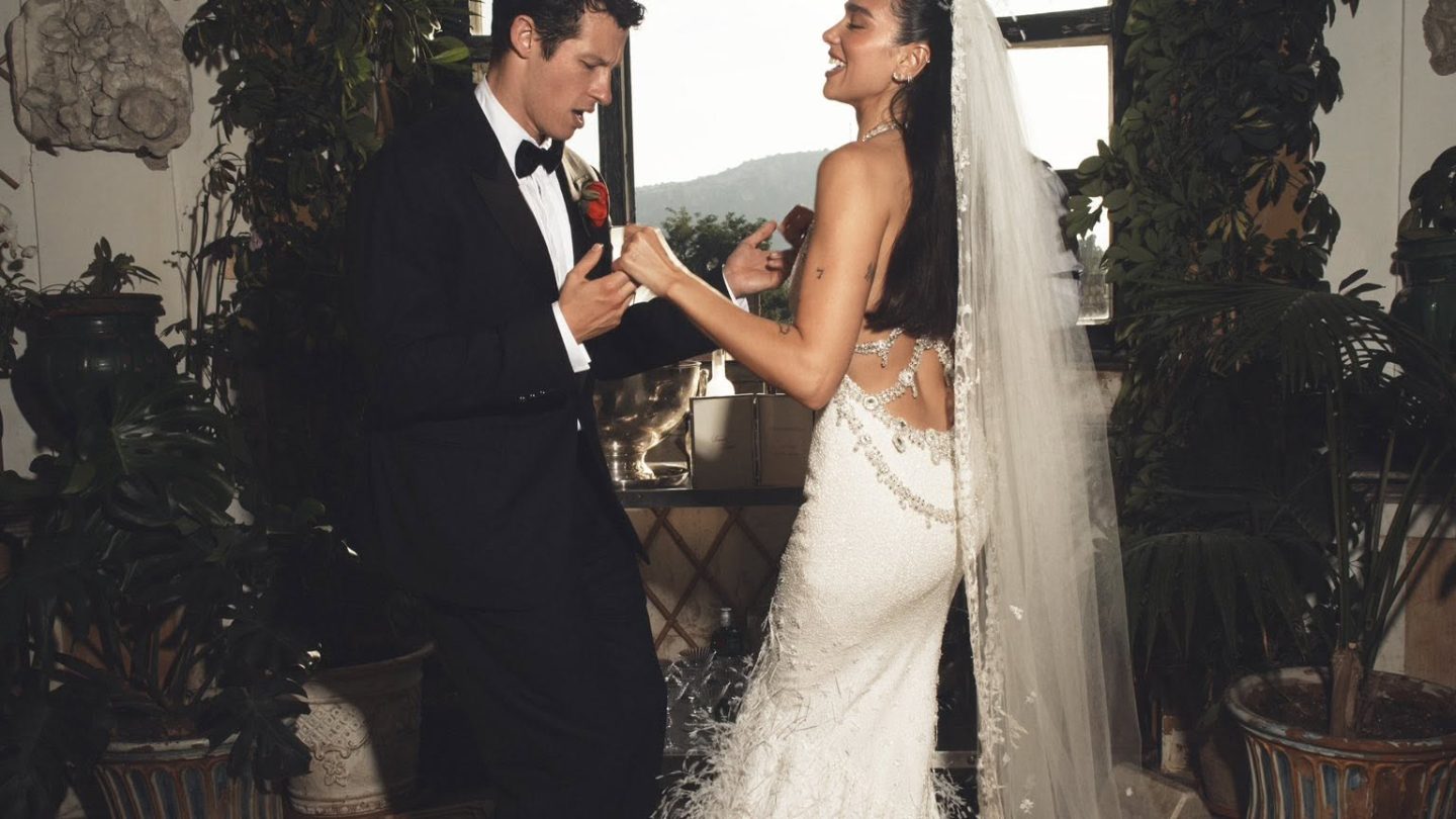 Dua Lipa comparte álbum de su boda