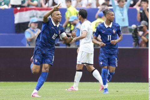 Nadie para a Mbappé; avanza Francia a 16vos