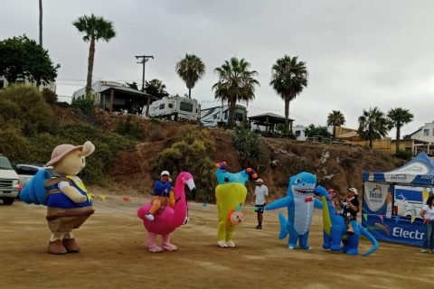 El evento contó con carreras de botargas.
