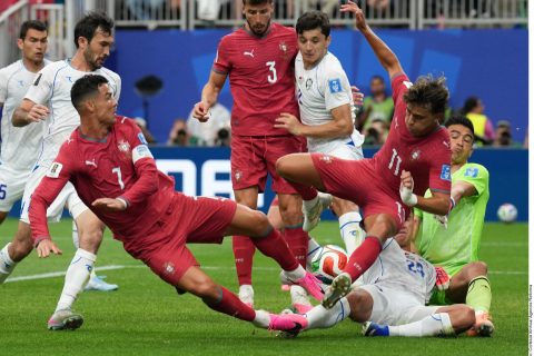 Despiertan Cristiano y Portugal ante Uzbekistán