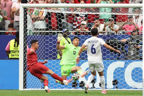 CR7 se hizo presente al 6' y luego hizo el tercero al 39'.