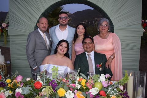 La familia Pacheco acompañó a la pareja. 