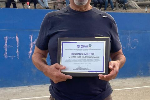 Reconocen a Víctor Contreras por su trayectoria deportiva.