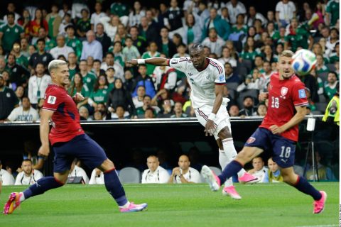 Julián Quiñones anotó su segundo gol del torneo.
