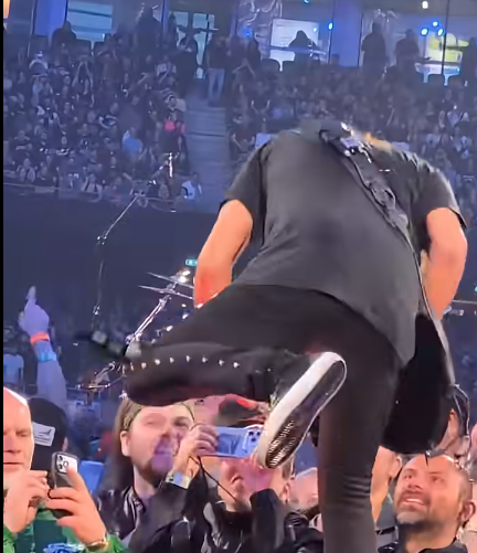 Kirk Hammett sufre aparatosa caída