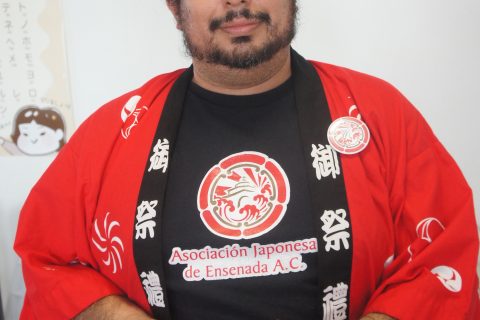 Román Flores.