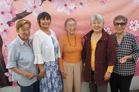 Martha Tsuchita, Leonor Masuda, María Terada Aoki, Keiko Sato e Hisue Hito, representantes de la segunda generación de la comunidad japonesa.