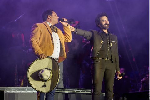 Serenata de “El Potrillo” reúne a 270 mil fans