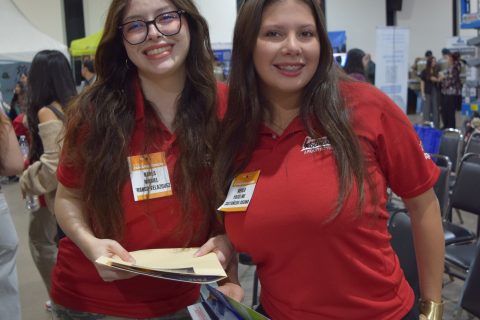 Karla Franco y Keyla Castañeda. 